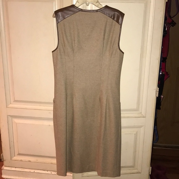 Classic and chic designer wool patterned dress - Picture 2 of 8